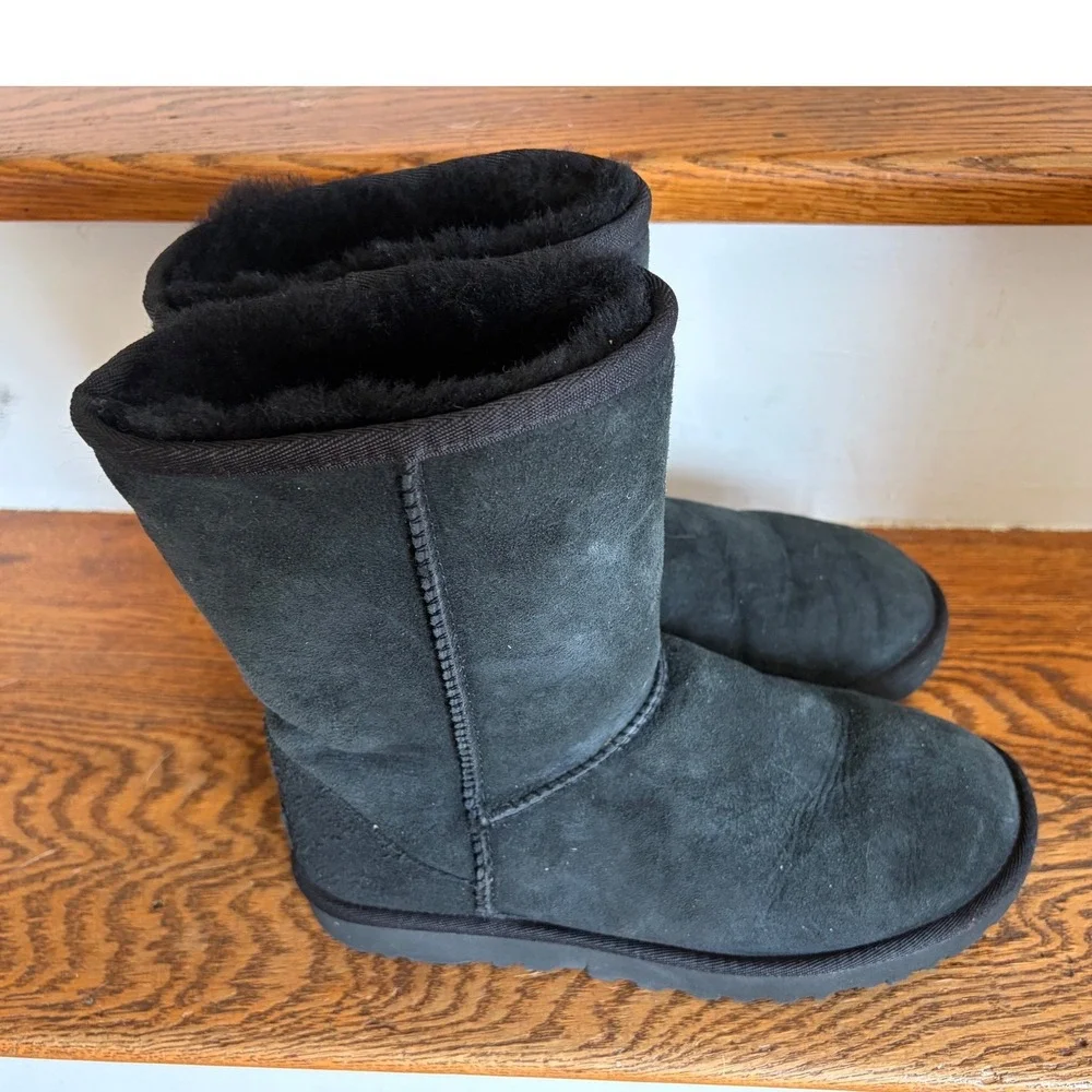 UGG Classic Short II Black Suede Sheepskin Boots‎ Size 7